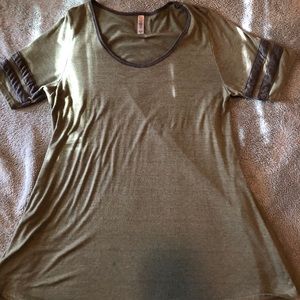 LLR LulaRoe Perfect T Ringer Tee